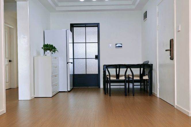 2+1 Rooms, 1 Living room with Open Balcony/Dryer, High rise Building @ Zhenping metro L3,4&7