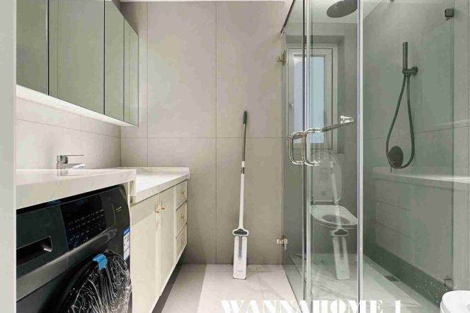 Spacious&Modern 2Bdrs 2Baths Apt+Large Open Balcony+W Nanjing Rd CBD+Stunning View+Great Building