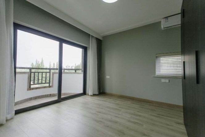 3 Brs, 2 Baths, Open Balcony/Central ac/Oven/Gym, 140 sqm @ Jiangsu metro L2&11
