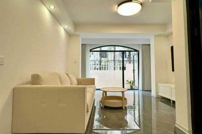 2 Brs, 1 Living room with Yard/Floor heating/Central ac/Dish washer, 110 sqm @ Jingan temple L2&7