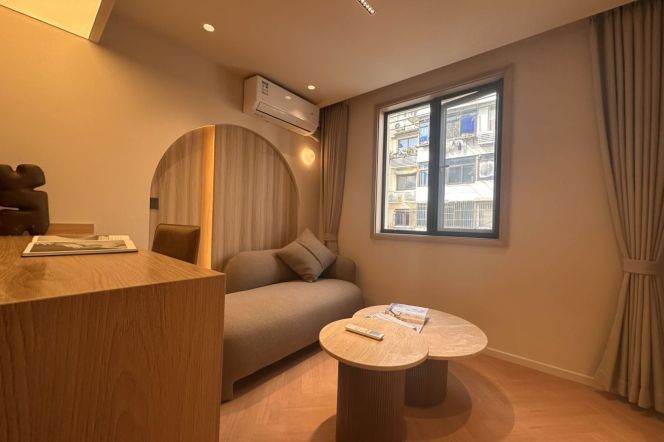 Modern 1br apt close to Laowaijie,walking distance Longxi station,Line 10