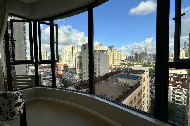 New renovated 1Br + Scenic windows| Yanping rd & Changping rd metro L7