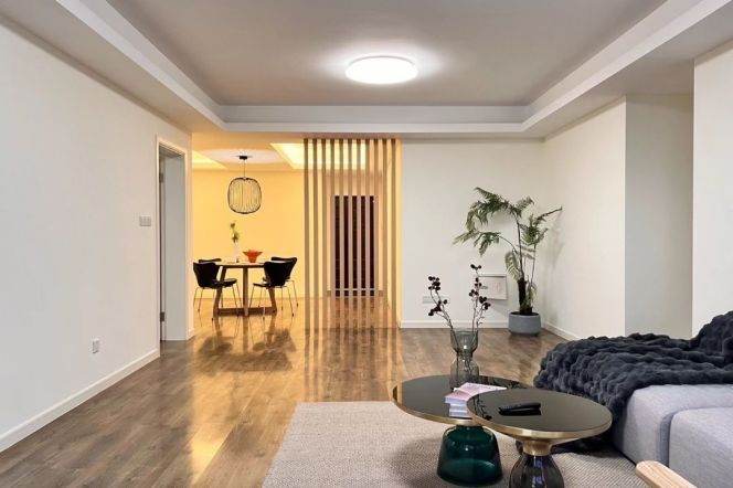 Modern decoration 3brs with balcony and floor heating belong to Tianzifang area 