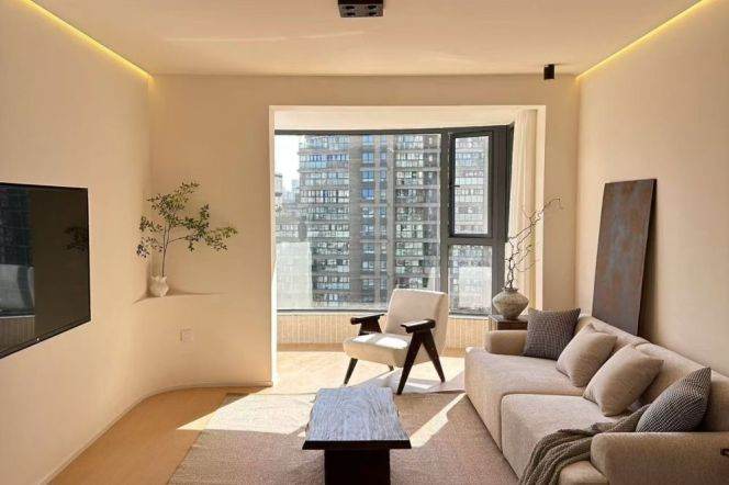 2 Brs, 1 Living room with Brand-new Dec, 110 sqm @ Zhenping metro L3,4&7