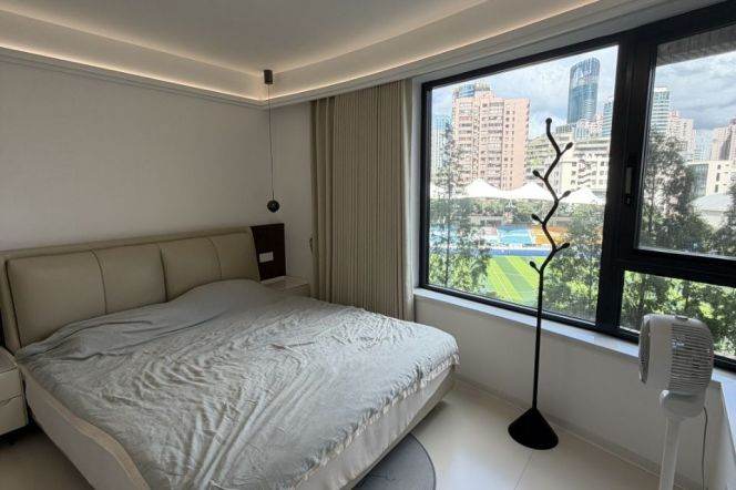 Huangpu, Bright Fully Renovated Four-Bedroom | L9/12
