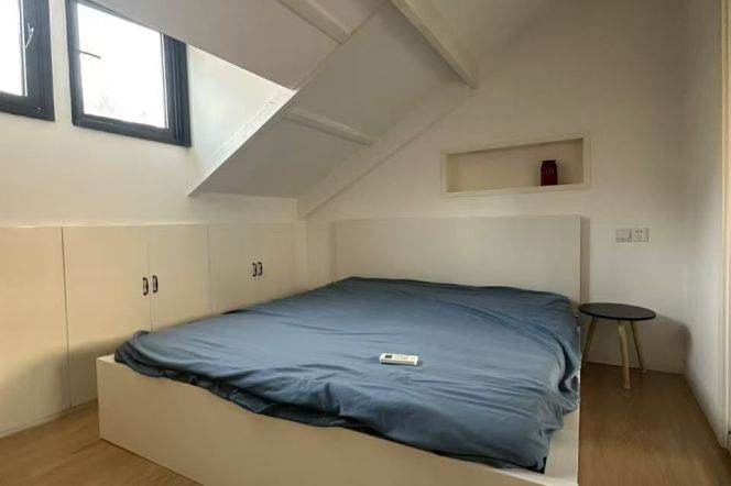 Nice balcony 2Brs/1Lr/1Bt apt nr Jingan temple,M2/7/14