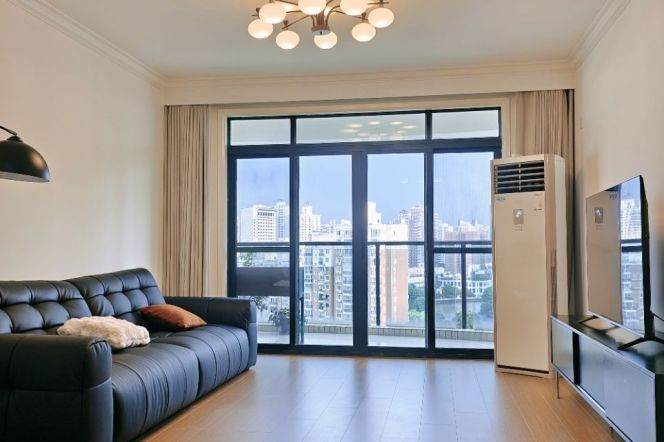 2+1 Rooms, 1 Living room with Open Balcony/Dryer, High rise Building @ Zhenping metro L3,4&7