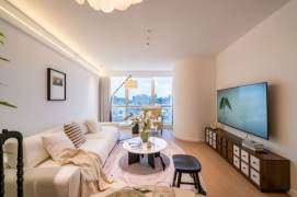 Exquisite 2BR 2BA 140m² Residence in Riverdale/Century Avenue