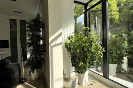 Modern 2Br/West Yan'an rd metro /New/Sunlight/South/Big Window/Parking