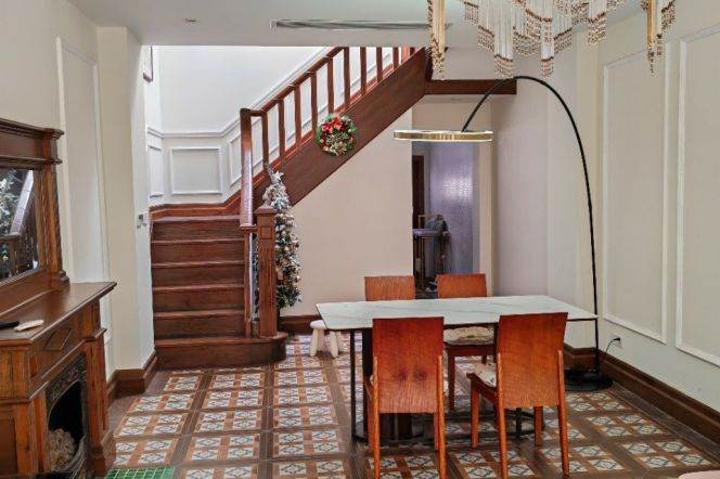 3 Brs, 3 Baths with Terrace/Central ac/Wall heating/Oven, 150 sqm @ Hailun metro L10