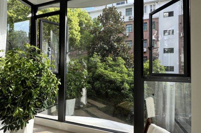 Modern 2Br/West Yan'an rd metro /New/Sunlight/South/Big Window/Parking