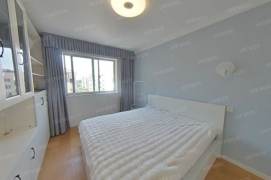 Sunny South-Facing Master Bedroom in a Cozy 2B1B + Loft (Near Century Park, Available Early August)
