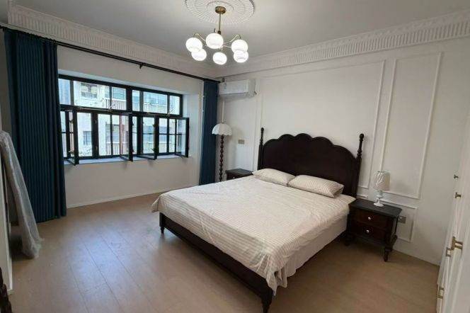 West Beijing rd/Tongren rd brand new 2+1brs apt wt balcony;L2/7