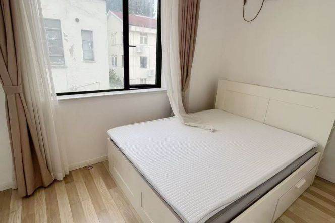 Character/Valuable Julu Rd/Shaanxi Rd 2+1BR NR Iapm 11.5K