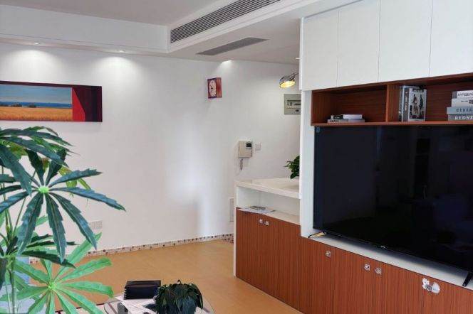 Stunning 2br with floor heating @Changning Line 2