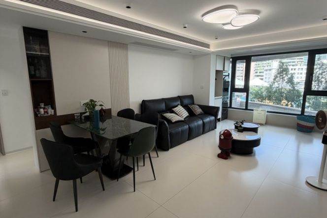 Huangpu, Bright Fully Renovated Four-Bedroom | L9/12