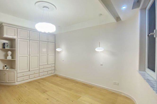 2 Brs with Floor heating/Central ac/Gym/Oven, 110 sqm @ Hongbaoshi metro L10