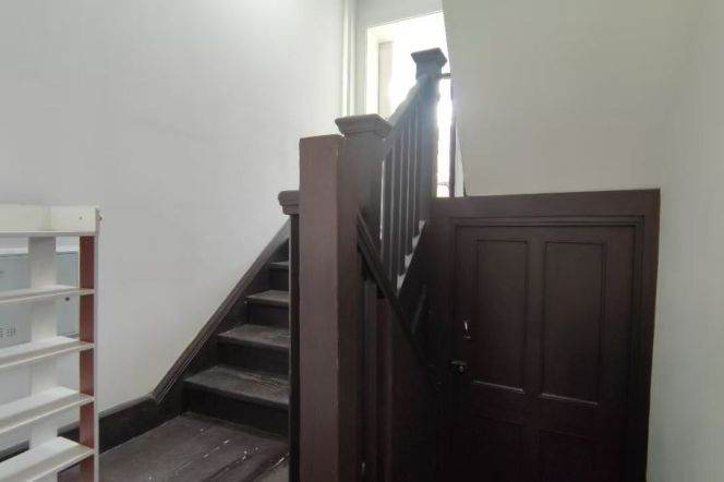 Nice balcony 2Brs/1Lr/1Bt apt nr Jingan temple,M2/7/14