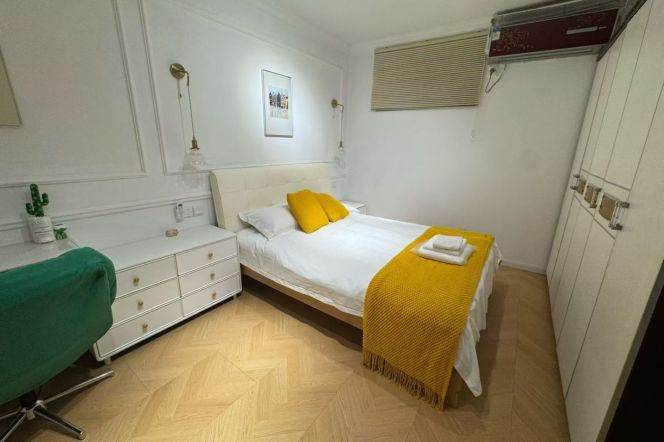jiangsu rd metro 3 br modern Apt &elevator 14.5K