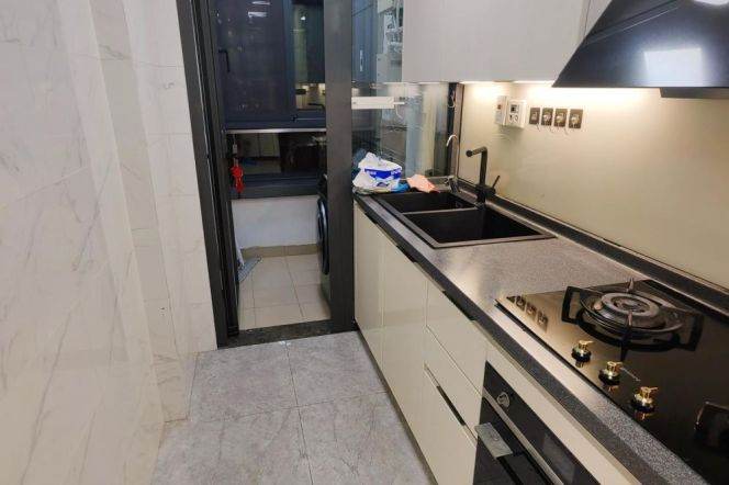 Double South Facing bedroom 2 br next NYU Shanghai , easy to L 6/8/11 Oriental sports center