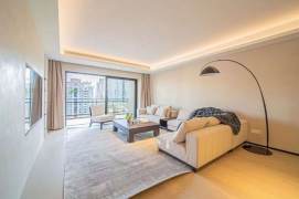  Modern & Bright 4‑Bedroom River‑view Penthouse, Complete Heating & Furnishings