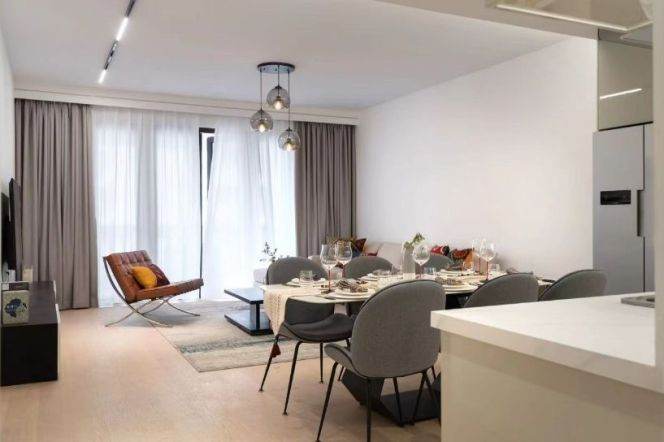 Modern & Bright 3+1‑Bedroom Home with open kitchen & balcony, Complete Heating & Furnishings