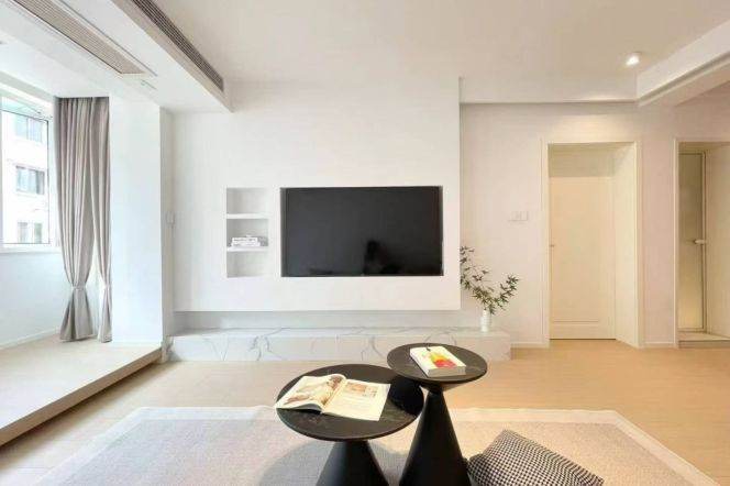 Spacious one bedroom Apt+central AC+oven@Line2/11Jiangsu Rd