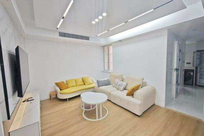 weining rd modern 2BR/big living room@L2