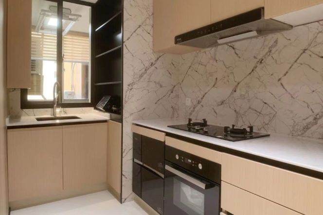 pudong Century Avenue 130 sqm 2 br+2 bath Apt &floor heating &oven 16.5K