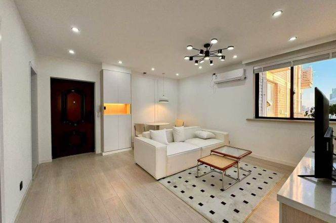 Changping station stunning 2br hig floor with 14k