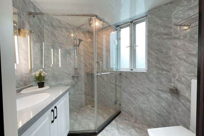 Xujiahui 145 sqm 3 br Apt &floor heating &balcony &oven 17k