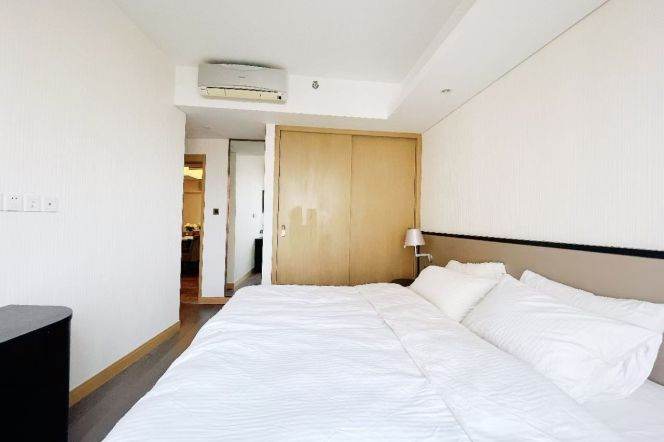 L 9-12  Jiashan Road Metro Station, with parking spaces and a balcony 2-bedroom apartment