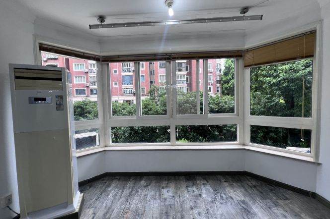Spacious 2Brs/2Lrs/2Bts apt nr Changshou rd,M7/13