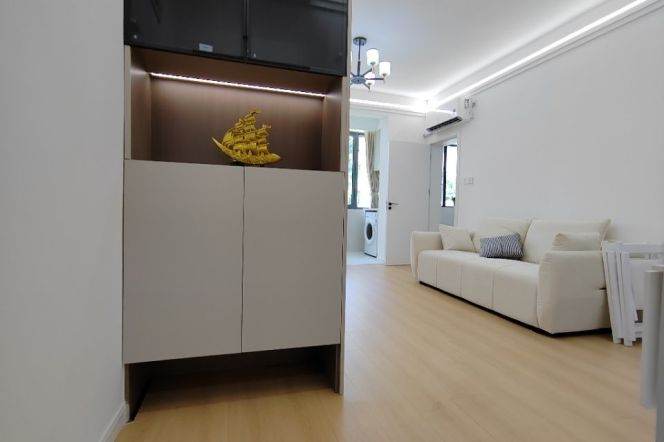 loushanguan rd modern 1BR/living room@L2/15