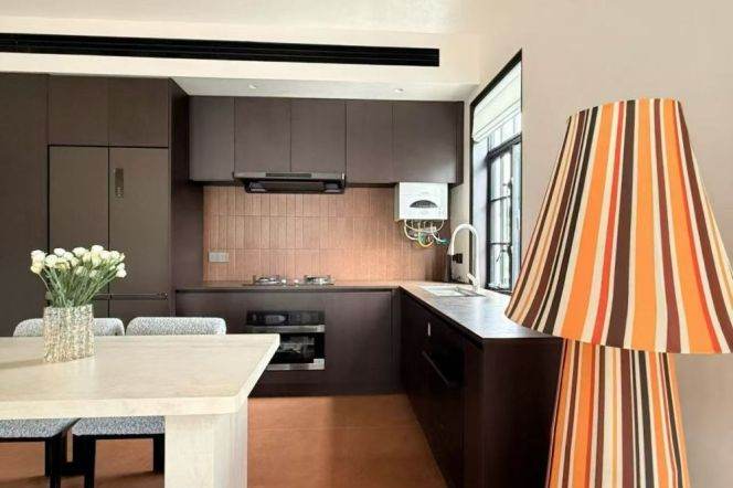 L 1-7 Changshu Road Metro Station , large terraces，Big 1 Room
