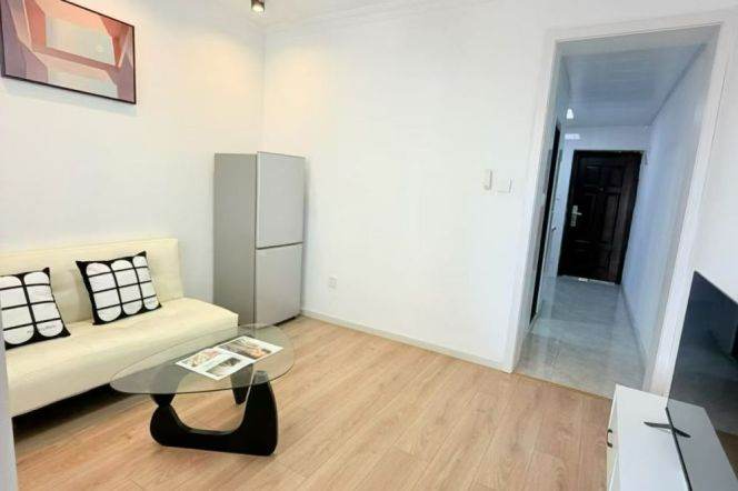 Nice 1br/1lr @jiangsu rd sta 5.9k