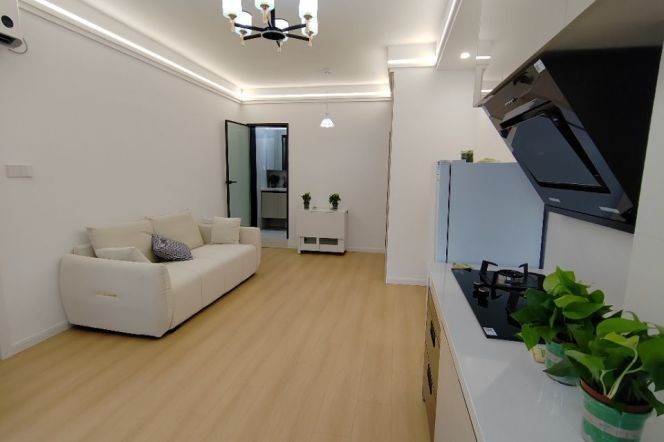 loushanguan rd modern 1BR/living room@L2/15