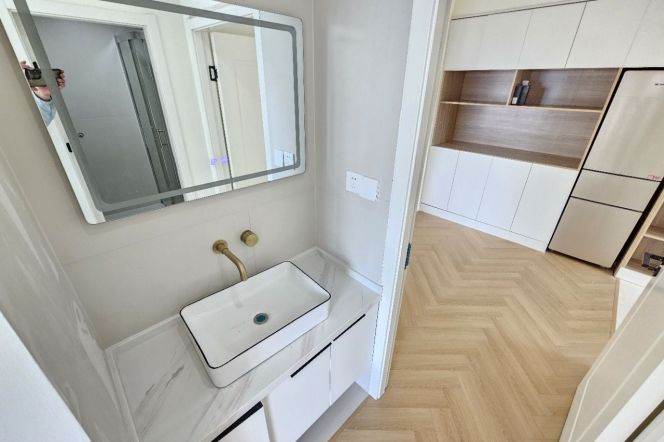 Xujiahui, Wanyitumen, floor-to-ceiling windows, underfloor heating, large 2-bers apartment