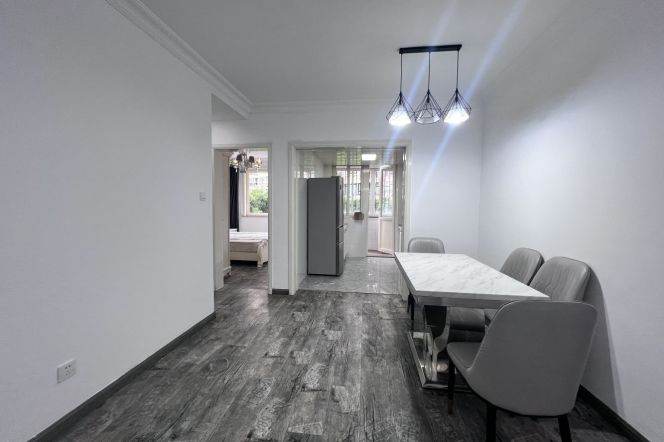 Spacious 2Brs/2Lrs/2Bts apt nr Changshou rd,M7/13