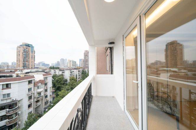  Modern & Bright 2‑Bedroom Home with open balcony, Complete Heating & Furnishings