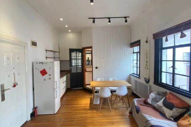  Bright 1BR APT Wuyuan Rd Changshu Rd 7.3k