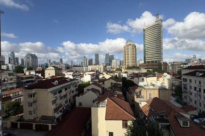 Modern 1BR APT with lift Changshu Rd 9.8k