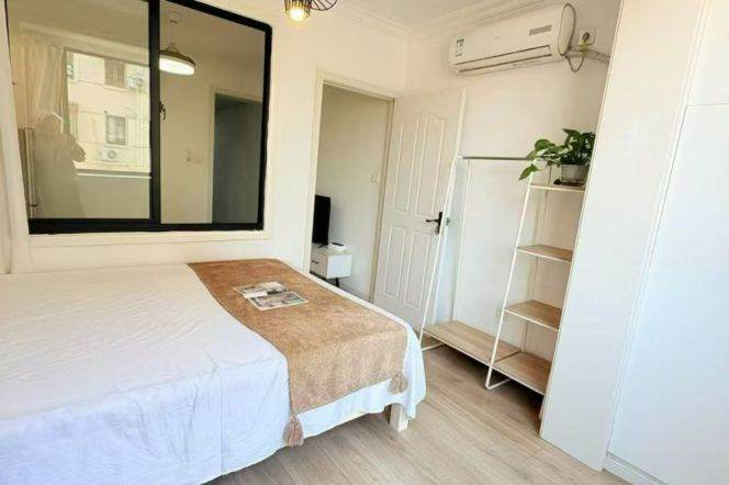 Nice 1br/1lr @jiangsu rd sta 5.9k