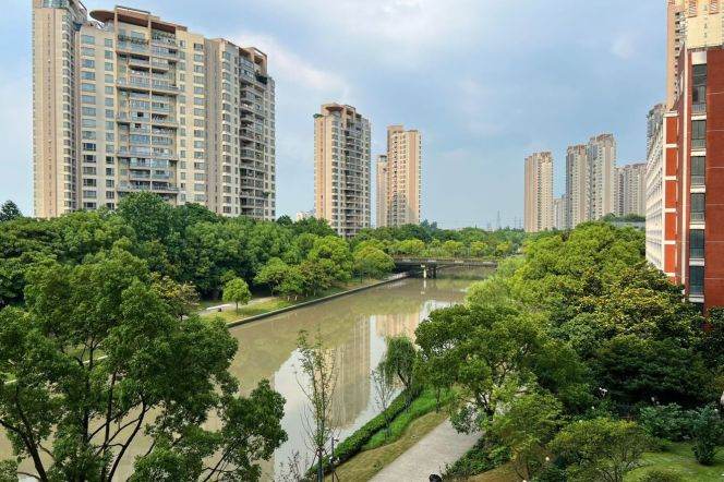 modern 2brs floor heating balcony near Thump plaza ,century park line 9 