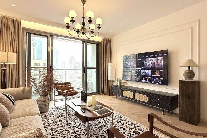 Modern & Bright 2‑Bedroom Home with open balcony, Complete Heating & Furnishings