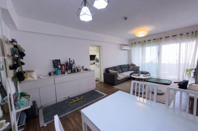 Spacious Balcony 2br/2bt Apt close to Jiaotong University