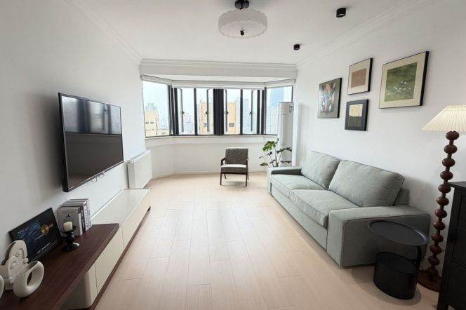 3 Brs, 2 Baths, Wall heating / Oven/Dryer, 160 sqm @ Jiangsu metro L2&11