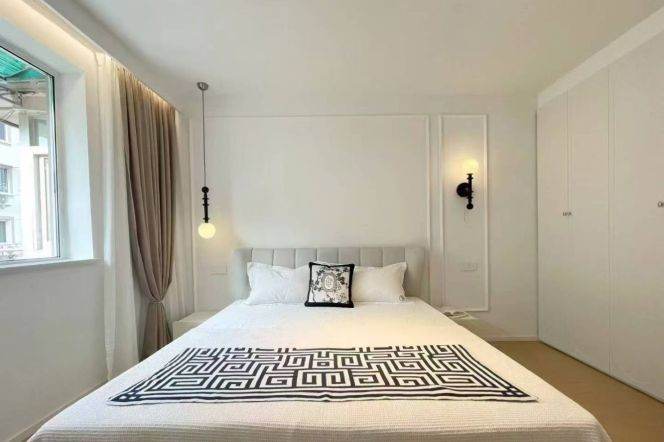 Spacious one bedroom Apt+central AC+oven@Line2/11Jiangsu Rd