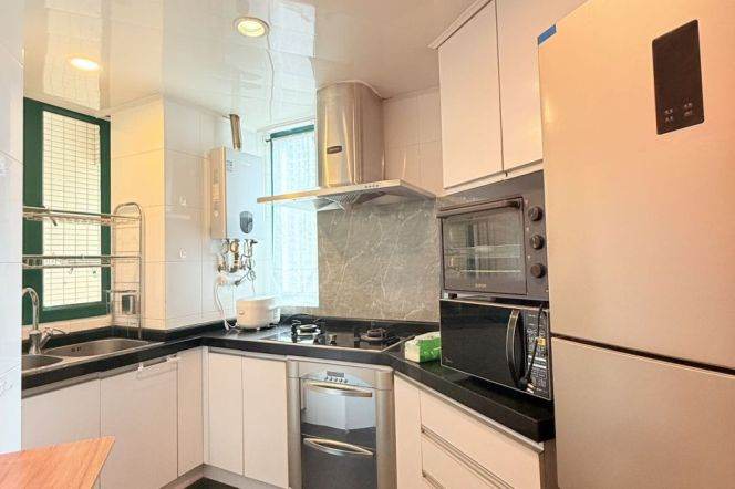 High-rise 2br/2bt Apt in Regent's Park