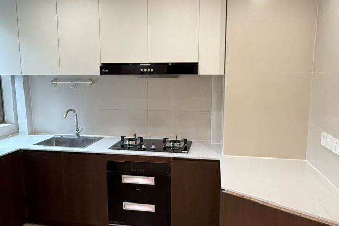 3 Brs, 2 Baths, Central ac/Heating/Dryer, 150 sqm @ Changshou metro L7&13